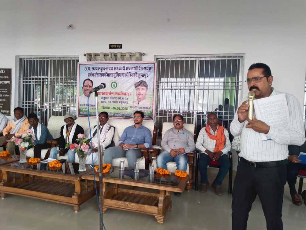 तेन्दूपत्ता संग्रहण से पहले शाखा-कर्तन कार्य के लिए कार्यशाला कार्यशाला