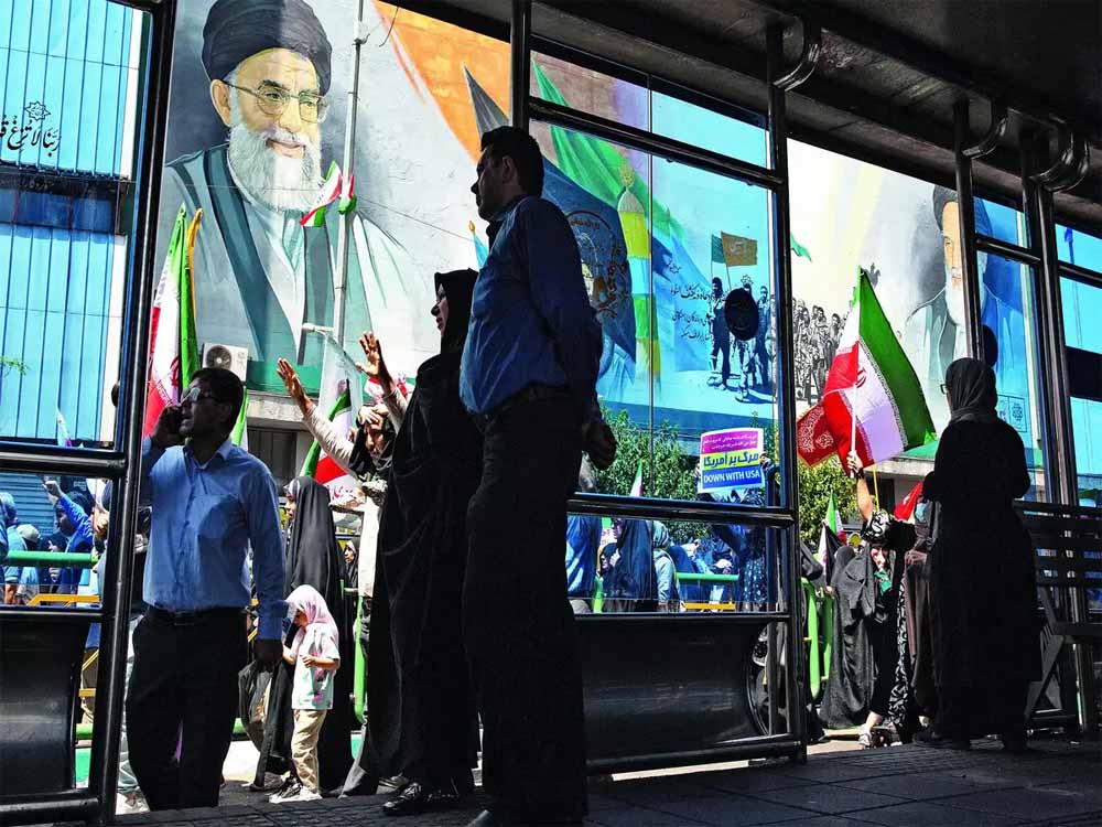 ईरान के सुप्रीम लीडर का चुनाव करेगी शिया समिति, सशस्त्र बलों का कमांडर सहित मिलती हैं पावर ईरान के सुप्रीम लीडर का चुनाव करेगी शिया समिति, सशस्त्र बलों का कमांडर सहित मिलती हैं पावर