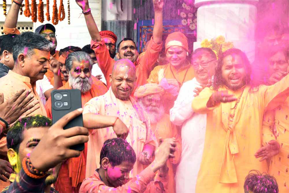 सकारात्मक सोच वाली ताकतों की होती है सदैव विजय: सीएम योगी