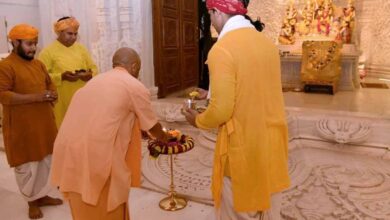 एम योगी ने श्रीराम मंदिर व हनुमानगढ़ी में किया दर्शन-पूजन