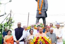 पूर्व सीएम हेमवती नंदन बहुगुणा की पुण्यतिथि पर श्रद्धांजलि सभा में शामिल हुए मुख्यमंत्री