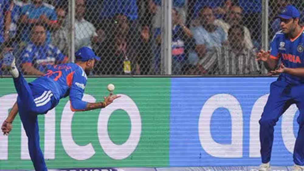 अक्षर पटेल के ऑलराउंड खेल के मुरीद हुए सुनील गावस्कर, कहा– महान खिलाड़ियों की कतार में शामिल होने की क्षमता