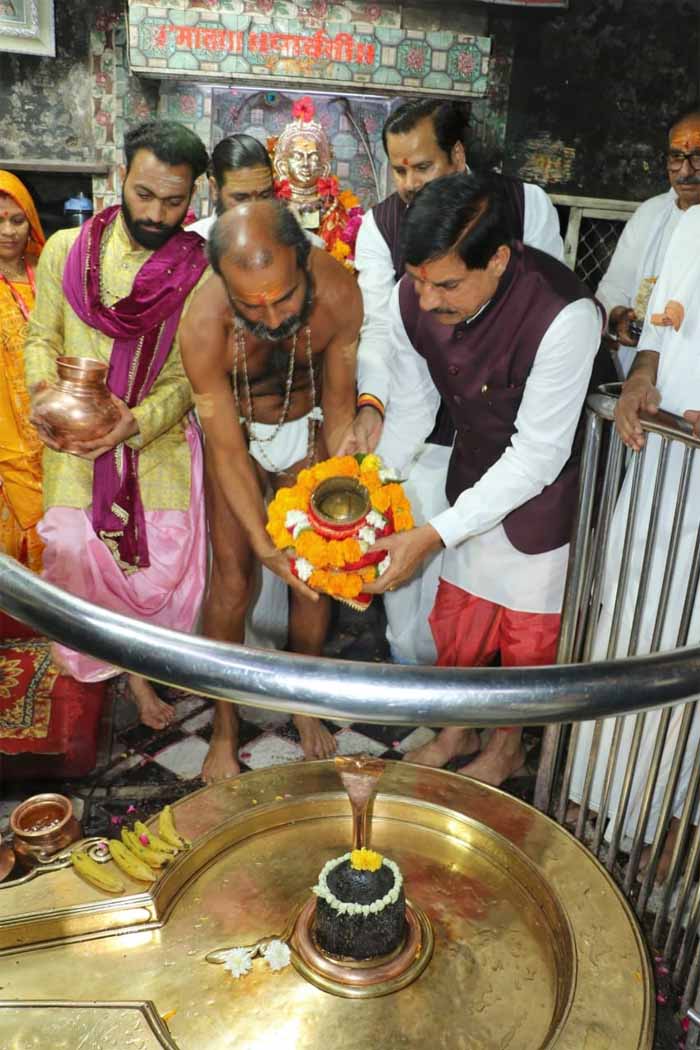 मुख्यमंत्री डॉ. यादव ने ममलेश्वर में जलाभिषेक एवं पूजन किया