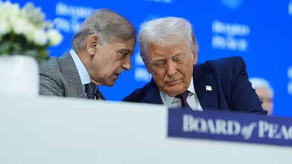 होर्मुज में फंसा पाकिस्तान: कराची जा रहे जहाज को ईरान ने लौटाया, प्लान फेल होर्मुज में फंसा पाकिस्तान: कराची जा रहे जहाज को ईरान ने लौटाया, प्लान फेल