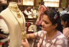 फिर बदले सोने के दाम, चांदी हुई सस्ती या महंगी? जानें भोपाल, दिल्ली और जयपुर के लेटेस्ट रेट