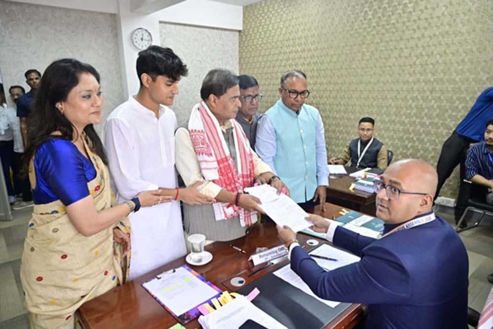 असम चुनाव: Himanta Biswa Sarma ने भरा नामांकन, 7वीं बार आजमा रहे किस्मत असम चुनाव: Himanta Biswa Sarma ने भरा नामांकन, 7वीं बार आजमा रहे किस्मत