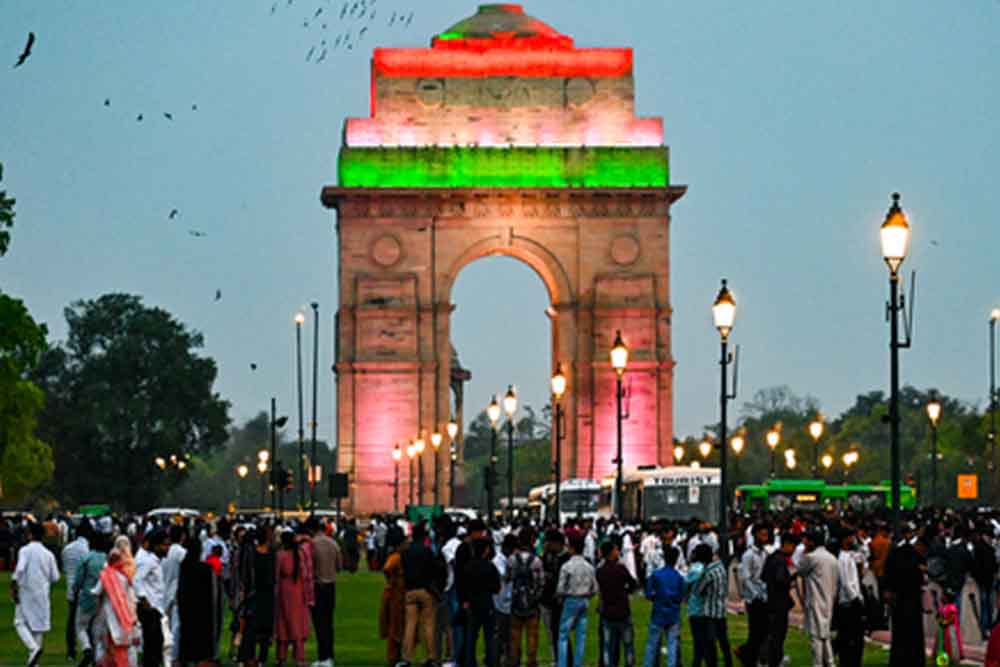 इंडिया गेट-कर्तव्य पथ पर सख्ती बढ़ी, रेड लाइट कैमरों से कटेंगे चालान