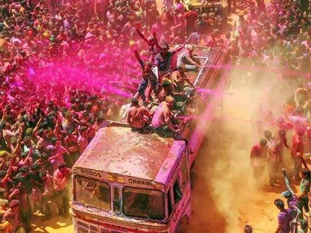 इंदौर में देश का सबसे बड़ा रंगोत्सव: 4 किमी जुलूस, 5 घंटे का जश्न, तोप-मिसाइलों से होगी पुष्प वर्षा