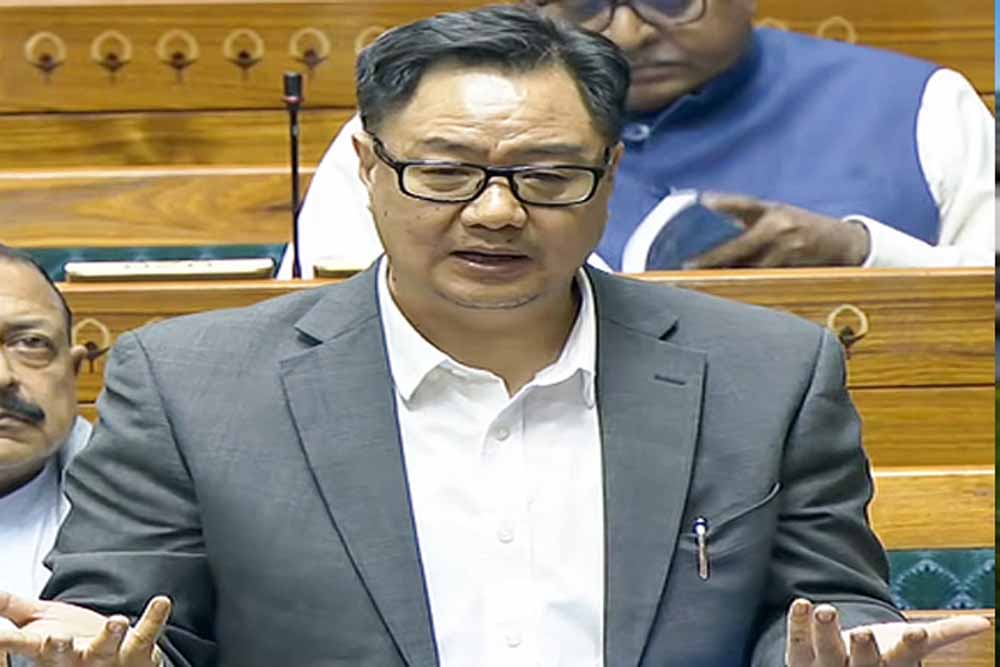लोकसभा में कांग्रेस के हंगामे पर भड़के किरेन रिजिजू, बोले— क्या एक व्यक्ति पूरे देश का महाराजा है?
