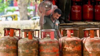 देश में गैस रिफाइनरियां फुल कैपेसिटी पर, 18,700 टन कमर्शियल LPG सप्लाई से बढ़ी राहत देश में गैस रिफाइनरियां फुल कैपेसिटी पर, 18,700 टन कमर्शियल LPG सप्लाई से बढ़ी राहत