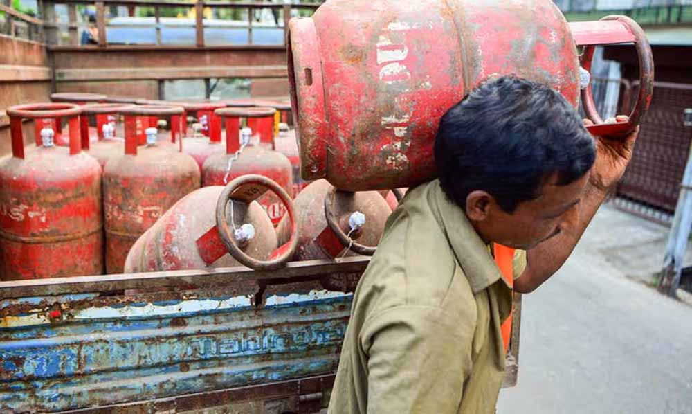 गैस संकट का असर: चेन्नई में रेस्तरां बंद, हाई कोर्ट में लंच ठप, रेलवे ने शुरू किए इंडक्शन