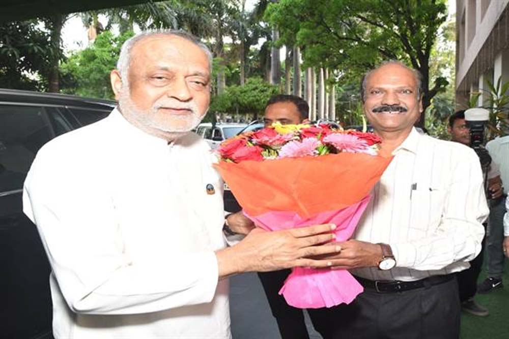 पुलिस कर्मियों की मानसिक मजबूती पर फोकस, भोपाल ऑफिसर्स मेस में योग एवं ध्यान सत्र आयोजित