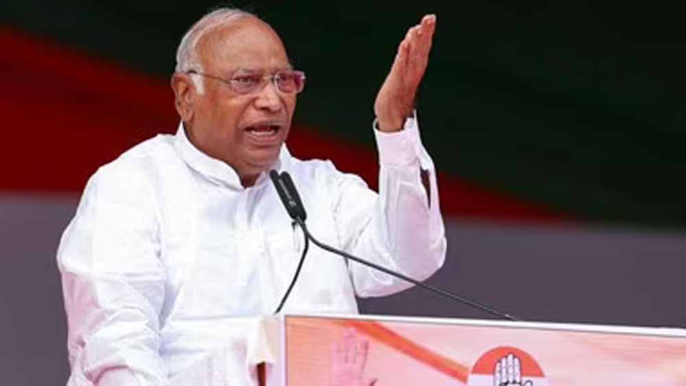 हमसे प्यार, शादी मोदी से…: Mallikarjun Kharge के बयान पर सदन में गूंजे ठहाके, Narendra Modi भी मुस्कुराए