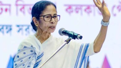 चुनाव आयोग पर ममता बनर्जी का बड़ा हमला, बोलीं- देश में अघोषित आपातकाल जैसे हालात