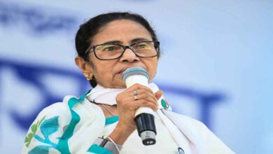 ममता बनर्जी का चुनाव आयोग पर हमला, IAS-IPS तबादलों पर उठाए सवाल