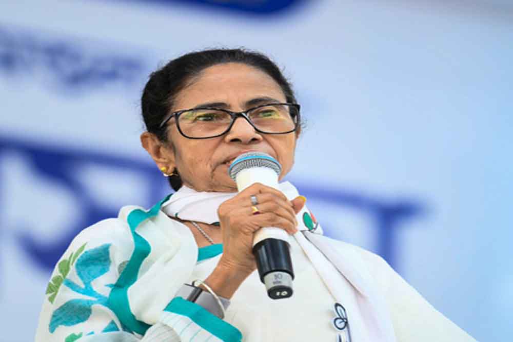 ममता बनर्जी का चुनाव आयोग पर हमला, IAS-IPS तबादलों पर उठाए सवाल ममता बनर्जी का चुनाव आयोग पर हमला, IAS-IPS तबादलों पर उठाए सवाल