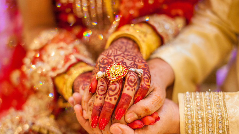 प्री-वेडिंग शूट के बाद अब ‘जूता चोरी’ पर रोक, सेन समाज ने शादी की रस्मों पर लगाई पाबंदी; सगाई के बाद फोन कॉल भी बंद