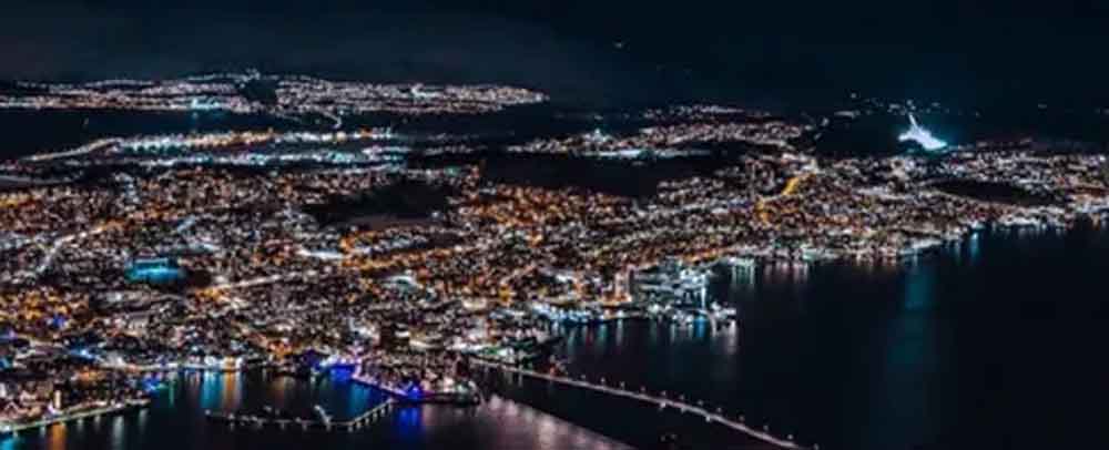 40 मिनट की रात वाला अनोखा देश: जहां आधी रात में भी चमकता है सूरज 40 मिनट की रात वाला अनोखा देश: जहां आधी रात में भी चमकता है सूरज