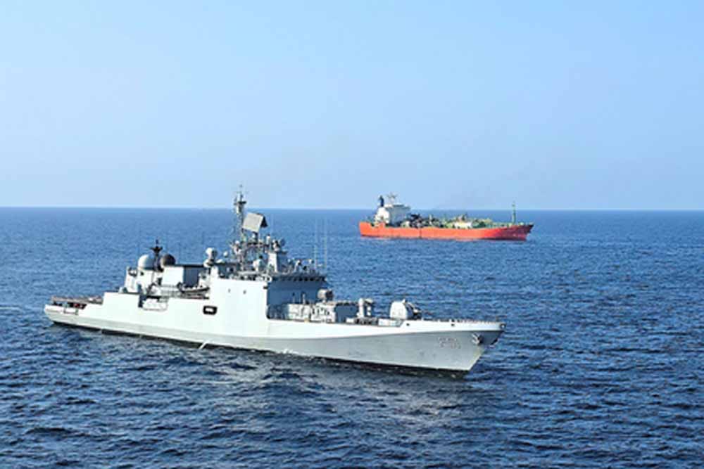 स्ट्रेट ऑफ होर्मुज से सुरक्षित लौट रहे भारतीय जहाज, नेवी के वॉरशिप दे रहे एस्कॉर्ट