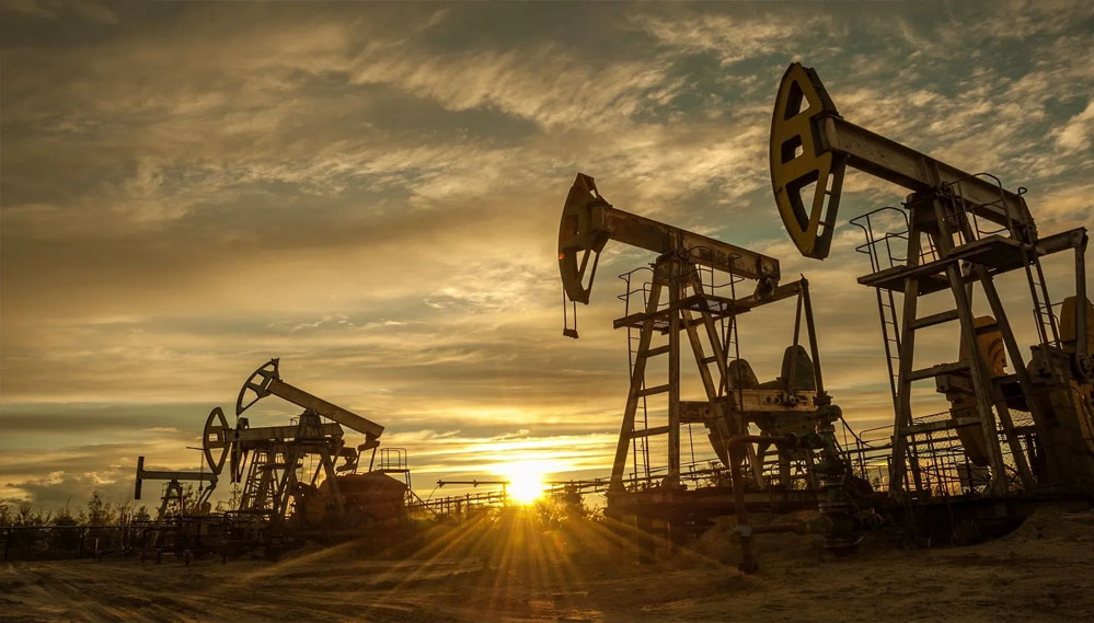 ब्रेंट क्रूड 100 डॉलर प्रति बैरल के पार! जानें अब आम आदमी की जेब पर कैसे पड़ेगा असर