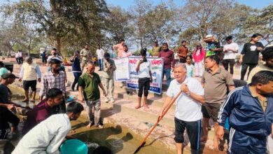 मंत्री परमार ने चित्रकूट स्थित पंचवटी घाट पर किया श्रमदान मंत्री परमार ने चित्रकूट स्थित पंचवटी घाट पर किया श्रमदान