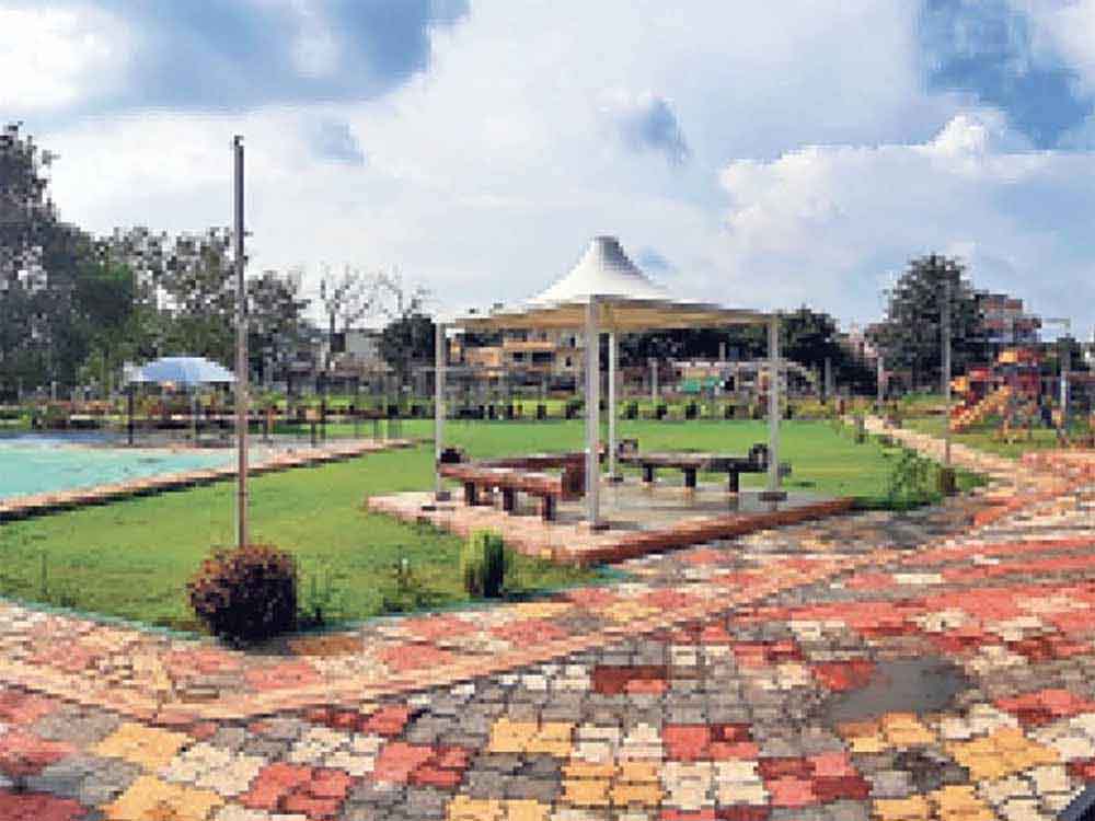 राष्ट्रगीत-राष्ट्रगान का सामूहिक गान आज मंत्रालय के पटेल पार्क में