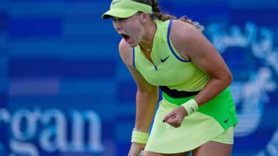 मौजूदा चैंपियन एंड्रीवा ने हार के बाद रैकेट तोड़ा और दर्शकों पर चिल्लाई