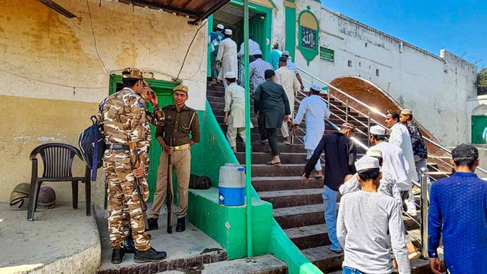 संभल में अलविदा जुमे पर हाई अलर्ट: ड्रोन से निगरानी, तीन कंपनी PAC तैनात