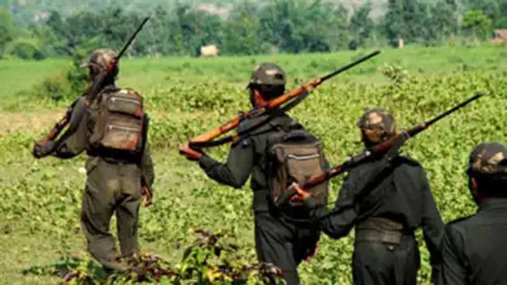 कांकेर में सुरक्षाबलों की बड़ी कामयाबी: 3 माओवादी सरेंडर, 14 अब भी रडार पर कांकेर में सुरक्षाबलों की बड़ी कामयाबी: 3 माओवादी सरेंडर, 14 अब भी रडार पर