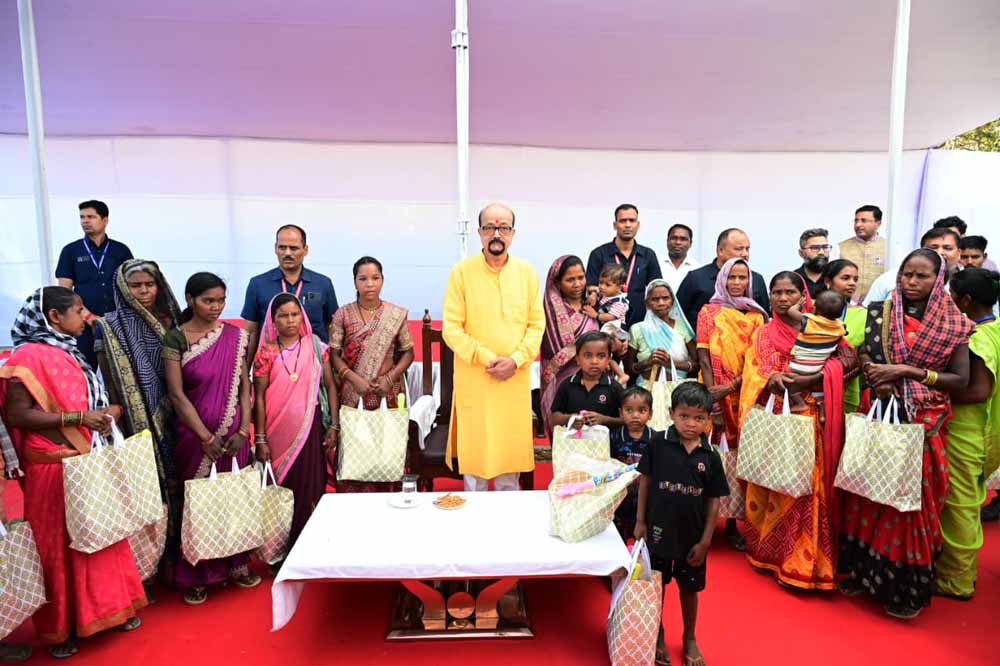 राज्यपाल रमेन डेका ने बैगा-बिरहोर आदिवासियों की संस्कृति को सहेजने की दी सीख