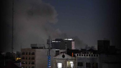 ईरान पर हमलों के खिलाफ पाकिस्तान में प्रदर्शन, रक्षा मंत्री ने जताई चिंता—‘जंग हमारे लिए खतरनाक’