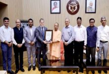 नोएडा इंटरनेशनल एयरपोर्ट को मिला एयरोड्रम लाइसेंस, सीएम योगी को सौंपी गई प्रमाणित प्रति