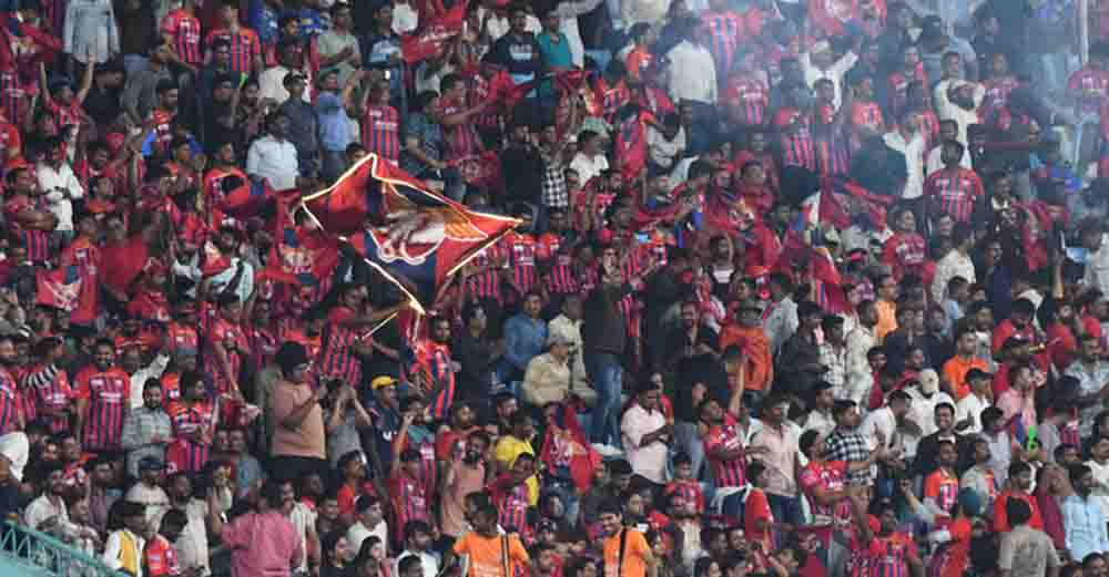 इकाना में दिल्ली कैपिटल्स की दहाड़, एलएसजी के नए लोगो और जर्सी पर भारी पड़ा ‘बाघ’