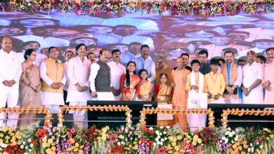 लखीमपुर में CM योगी का बड़ा ऐलान: 331 विस्थापित हिंदू परिवारों को भूमि अधिकार, 417 करोड़ की परियोजनाओं की सौगात