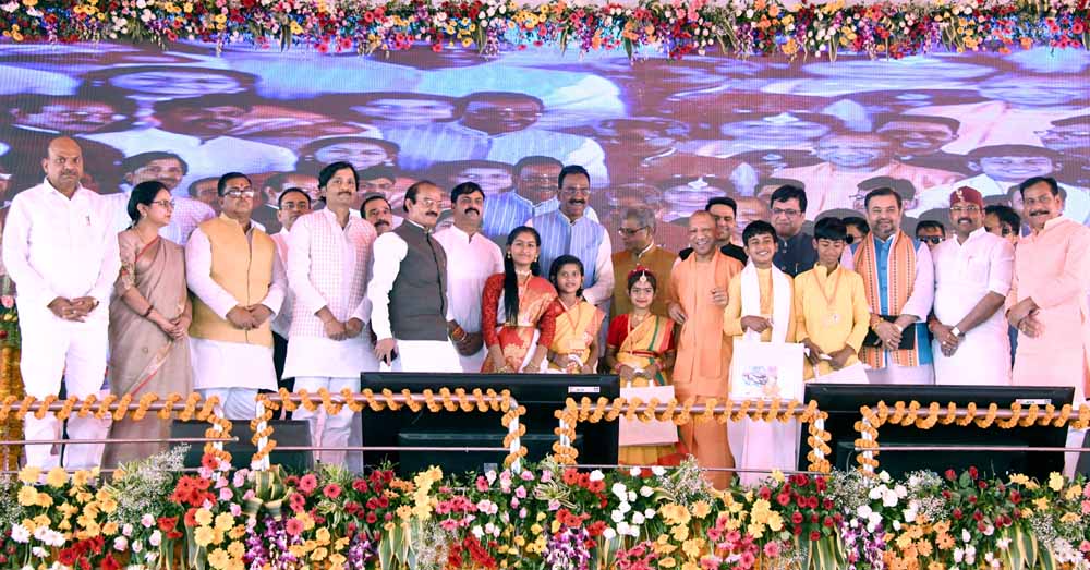 लखीमपुर में CM योगी का बड़ा ऐलान: 331 विस्थापित हिंदू परिवारों को भूमि अधिकार, 417 करोड़ की परियोजनाओं की सौगात