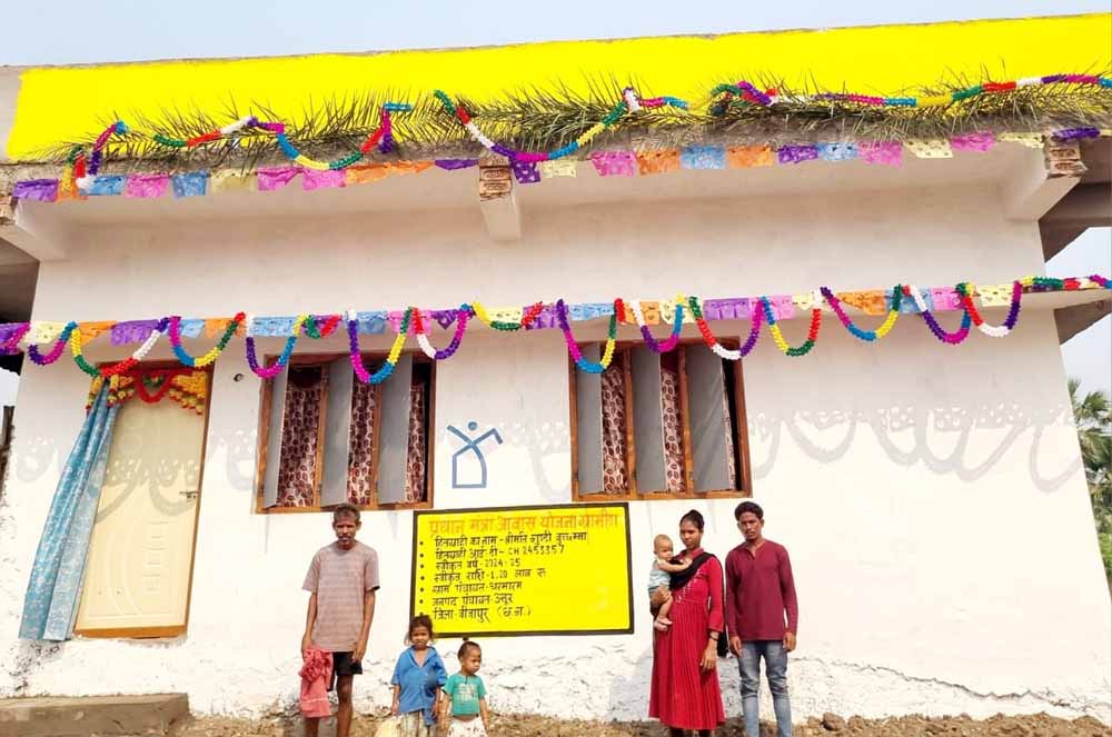 बीजापुर के 224 गांवों में विकास की बड़ी छलांग: नियद नेल्लानार, मनरेगा और PM आवास से बदली तस्वीर बीजापुर के 224 गांवों में विकास की बड़ी छलांग: नियद नेल्लानार, मनरेगा और PM आवास से बदली तस्वीर