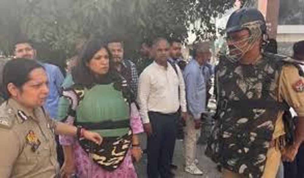 श्रमिकों का गुस्सा या साजिश? नोएडा हिंसा के पीछे संगठित गिरोह की जांच शुरू श्रमिकों का गुस्सा या साजिश? नोएडा हिंसा के पीछे संगठित गिरोह की जांच शुरू