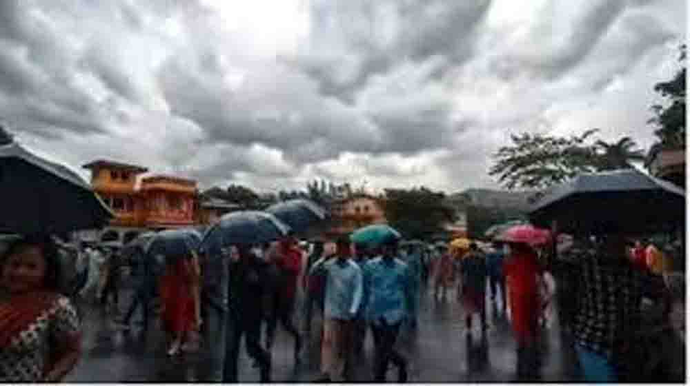 यूपी के 51 जिलों में बारिश और बिजली का अलर्ट, प्रयागराज समेत कई शहरों में आंधी की चेतावनी