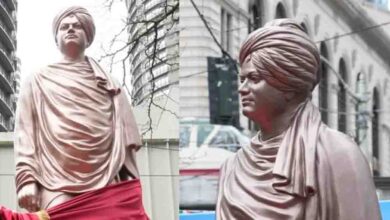 सिएटल के वेस्टलेक स्क्वायर में स्वामी विवेकानंद की पहली जीवन-आकार कांस्य प्रतिमा का अनावरण