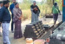 महासमुंद : सीईओ जिला पंचायत नंदनवार ने किया आजीविका संवर्धन केंद्रों का निरीक्षण