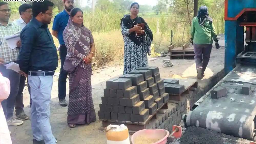महासमुंद : सीईओ जिला पंचायत नंदनवार ने किया आजीविका संवर्धन केंद्रों का निरीक्षण महासमुंद : सीईओ जिला पंचायत नंदनवार ने किया आजीविका संवर्धन केंद्रों का निरीक्षण