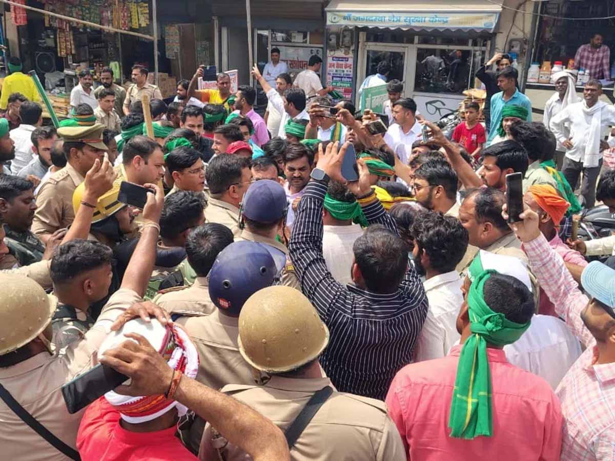 पूर्व मंत्री के बयान पर भड़के किसान, कई जिलों में बवाल और पुलिस से झड़प