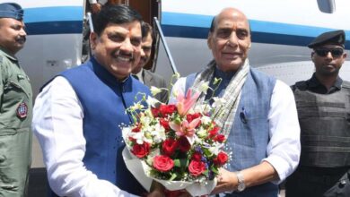 मुख्यमंत्री डॉ. यादव ने की केंद्रीय रक्षा मंत्री राजनाथ सिंह की आत्मीय अगवानी