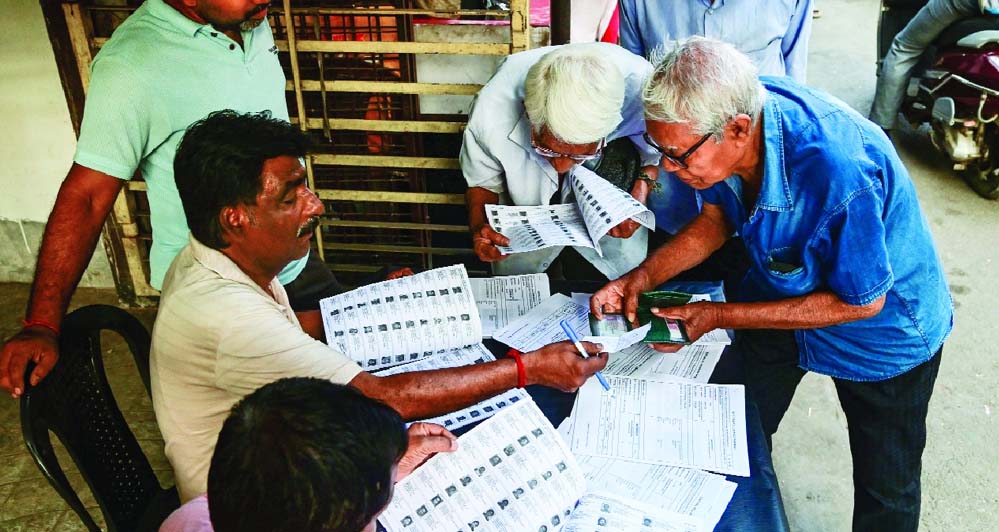 SIR वोटर लिस्ट अपडेट: 12 राज्यों में 6.08 करोड़ नाम हटे, यूपी और बंगाल में सबसे बड़ा बदलाव