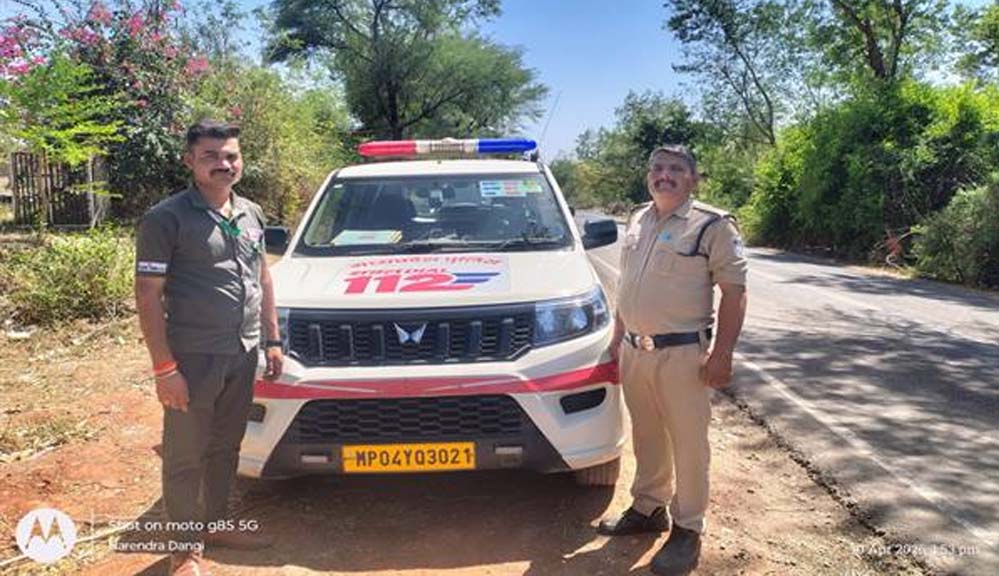 विदिशा के डायल-112 हीरोज- सूखे कुएँ में परित्यक्त मिली नवजात बच्ची को डायल 112 ने सुरक्षित अस्पताल पहुँचाया