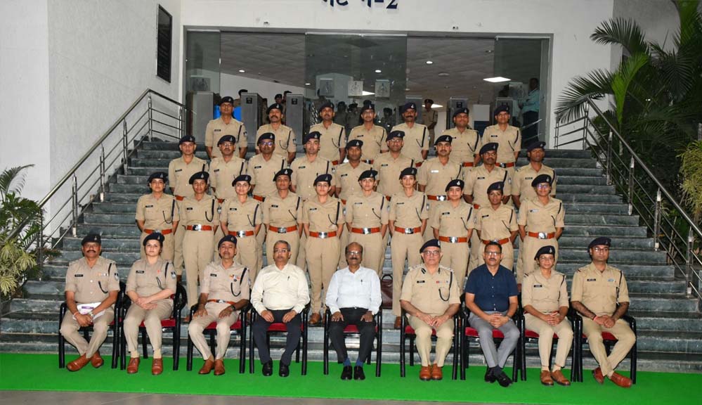 निष्पक्षता, ईमानदारी एवं संवेदनशीलता ही पुलिस अधिकारी की पहचान : पुलिस महानिदेशक मकवाणा निष्पक्षता, ईमानदारी एवं संवेदनशीलता ही पुलिस अधिकारी की पहचान : पुलिस महानिदेशक मकवाणा