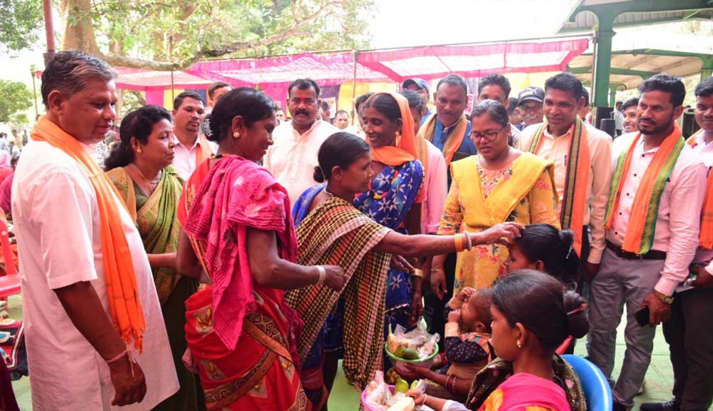 रायपुर : जिले के दूरस्थ गांव चिंगनार में लगा जनसमस्या निवारण शिविर