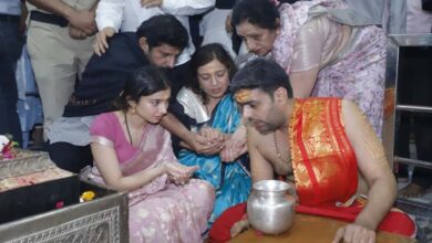 1700 करोड़ के पार ‘धुरंधर’, महाकाल के दर पहुंचे सारा-अर्जुन, टेका माथा