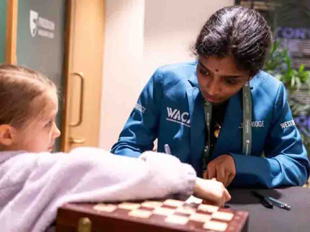 FIDE कैंडिडेट्स में भारत की वैशाली टॉप पर, निर्णायक मोड़ पर टूर्नामेंट FIDE कैंडिडेट्स में भारत की वैशाली टॉप पर, निर्णायक मोड़ पर टूर्नामेंट