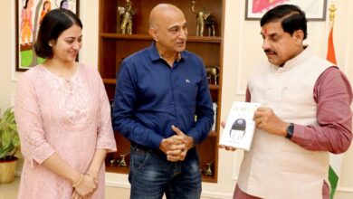 मुख्यमंत्री डॉ.यादव ने क्रिकेटर और कोच अमय खुरासिया की पुस्तक 74 वर्ष बाद पुस्तक का विमोचन किया